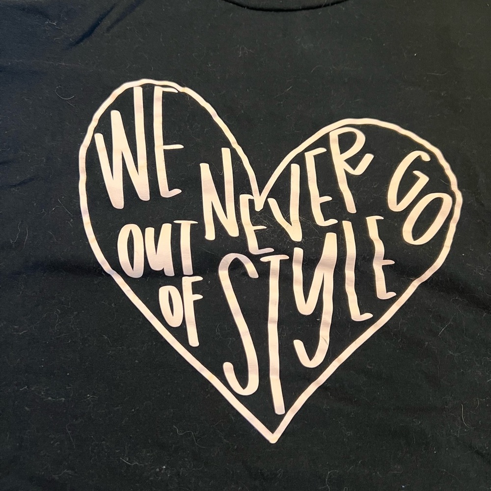 Black Taylor Swift “Style” Graphic Tee with Heart Design